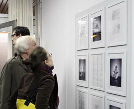 Danberg Dwyer im Kunstraum Unten Vernissagebesucher