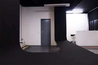 Kunstraum-unten: Marx / Musehold Rauminstallation